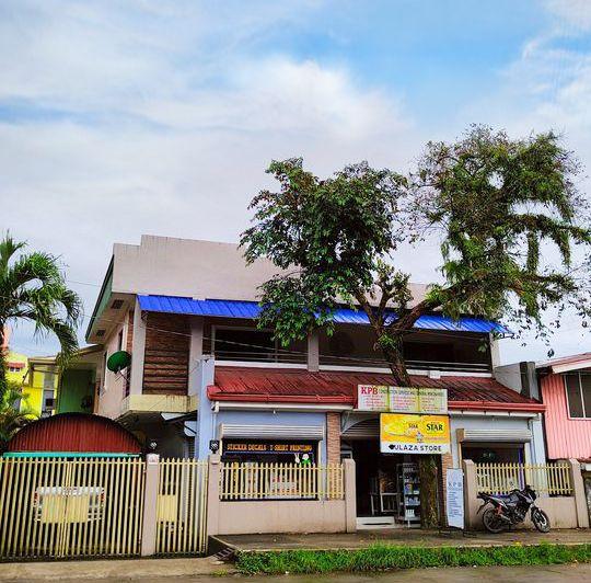 10kW solární + bateriový úložný systém byl dokončen pro 2podlažní obytnou a komerční budovu v Mangagoy, Bislig City, Filipíny (2)