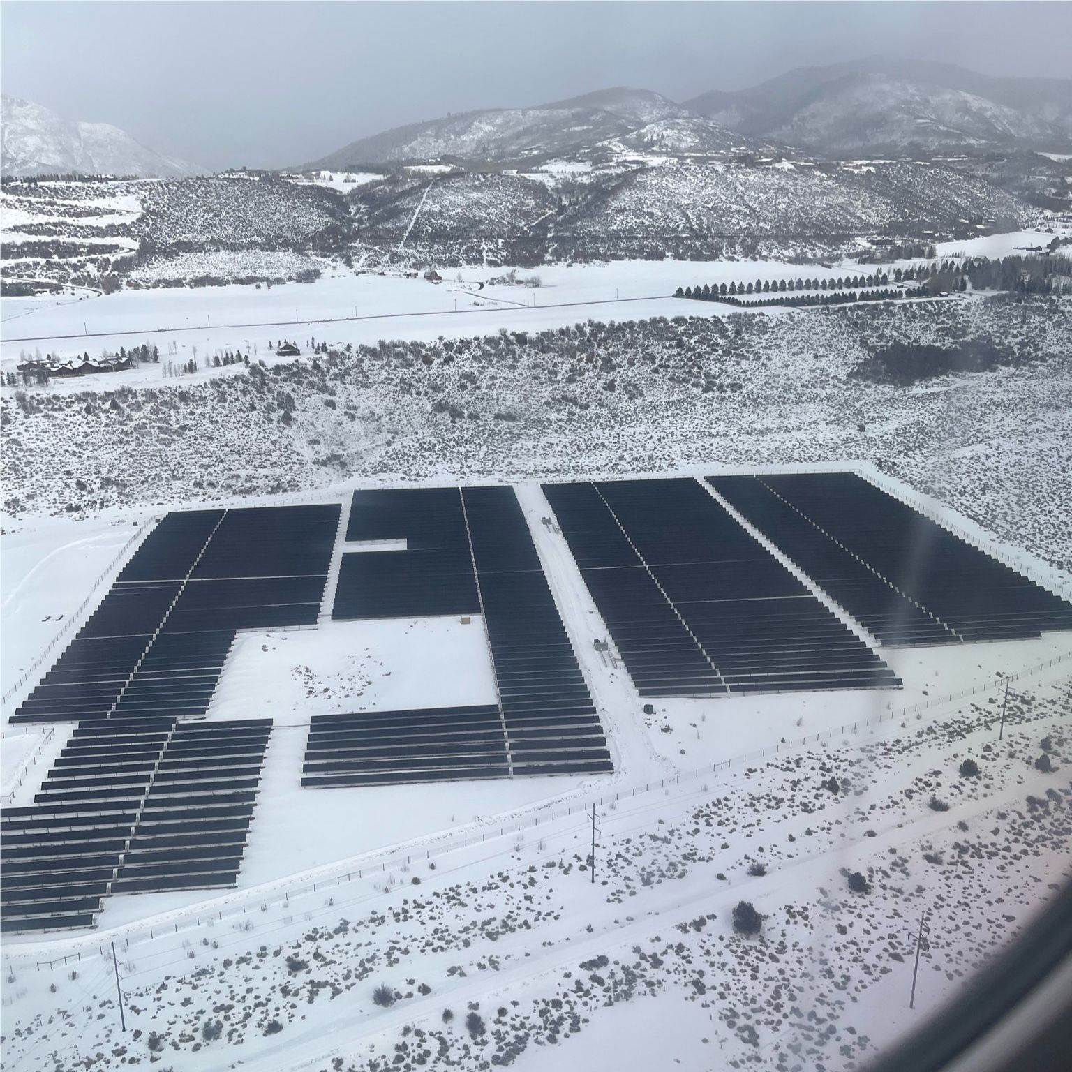 5 MW, 35-acre Pitkin Solar proyék di geulis, salju Aspen, Colorado