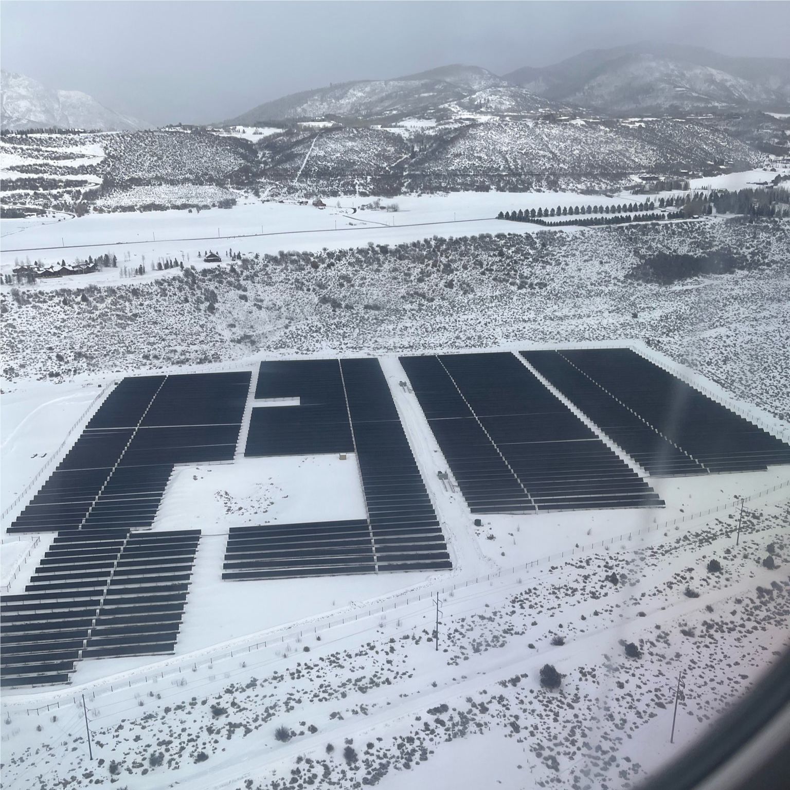 โครงการ Pitkin Solar ขนาด 5 MW ขนาด 35 เอเคอร์ในเมือง Aspen ที่สวยงามและเต็มไปด้วยหิมะ รัฐโคโลราโด