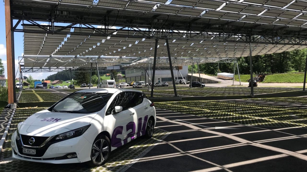 Foldbart solcelletagsystem til parkeringsplads 2