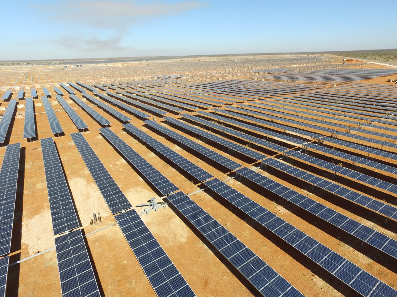 グランソーラー-太陽光発電プラント建設段階-オーストラリア
